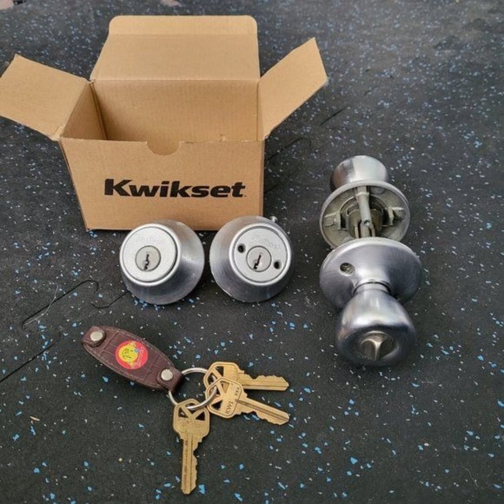 Kwikset Silver Nickel Deadbolt and Doorknob $15